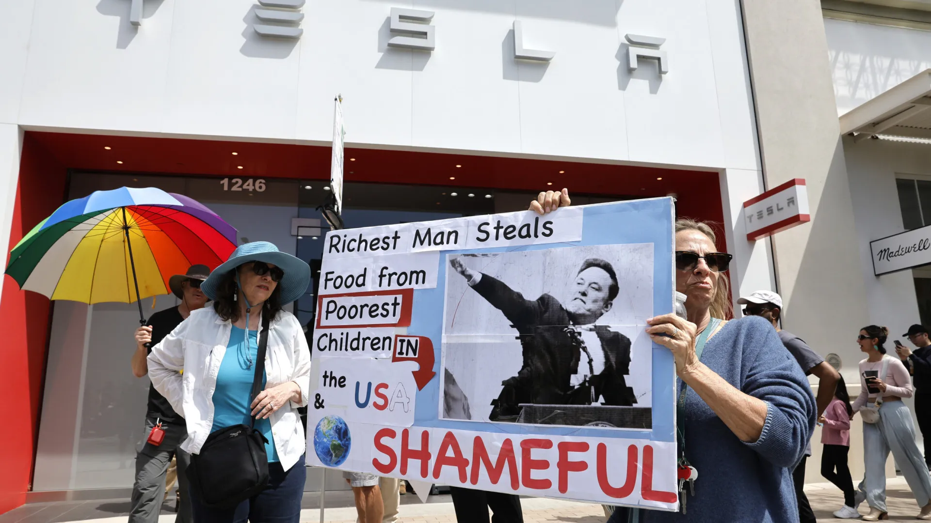 Revolta contra Musk derruba vendas, lucros e ações da Tesla - img