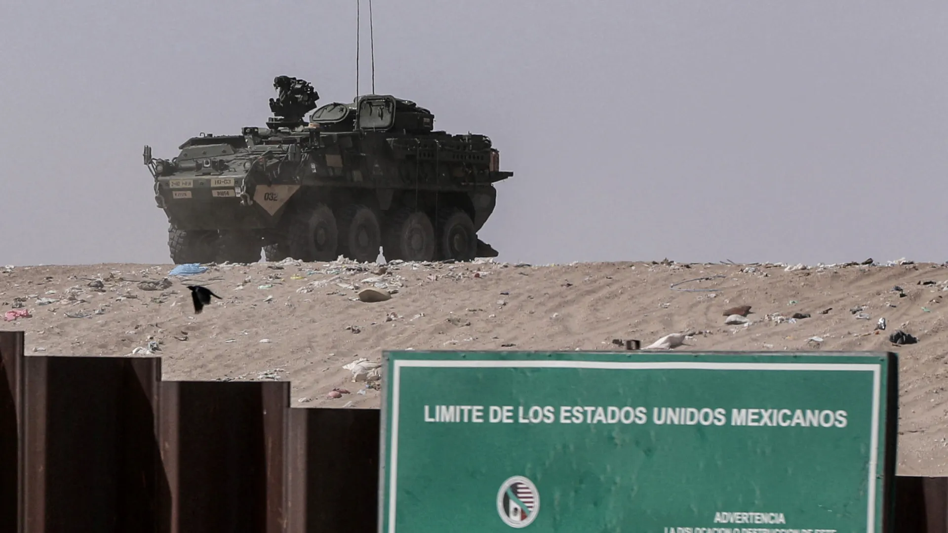 Trump autoriza militares a controlarem terras na fronteira com o México - img