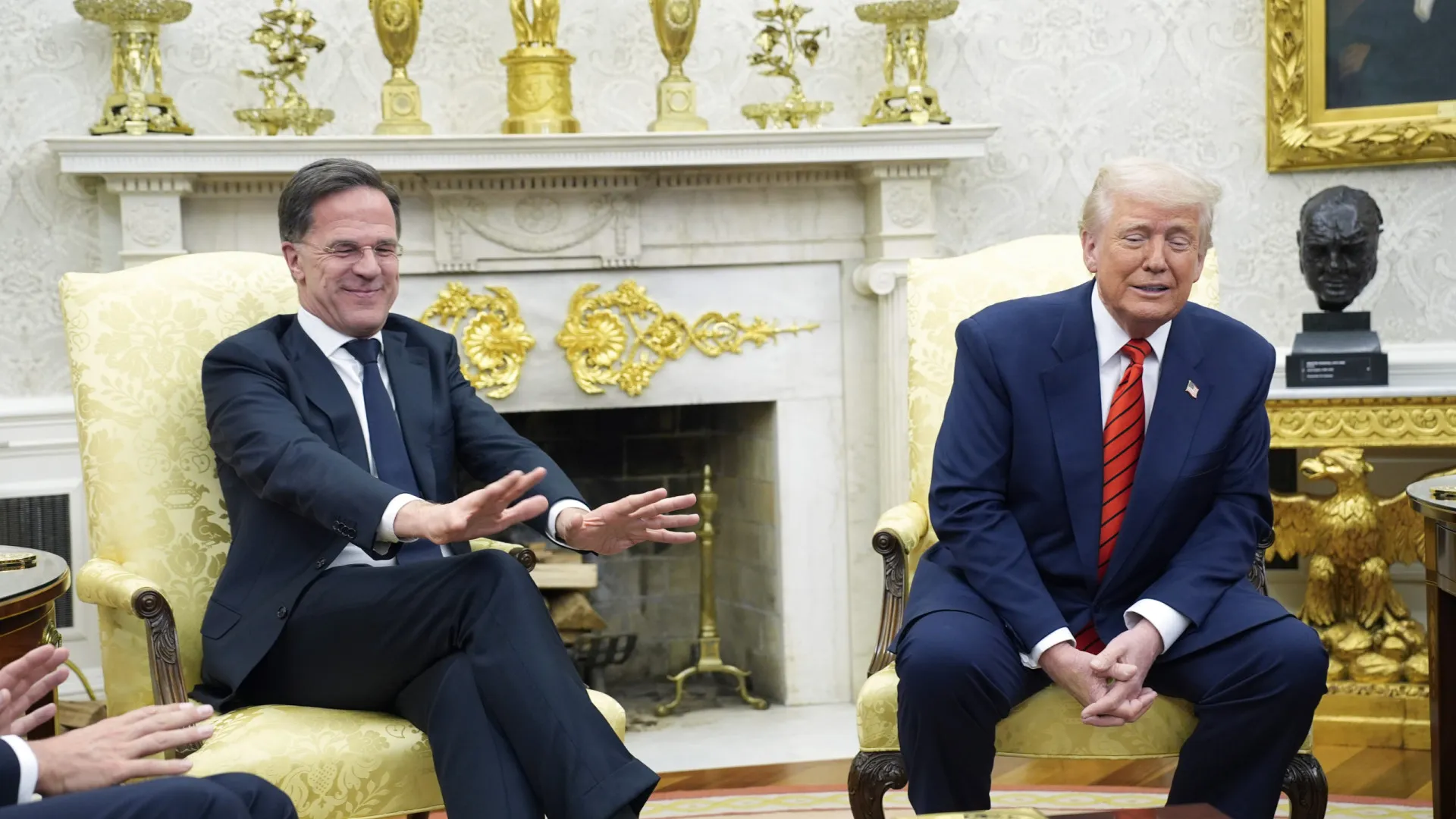 Trump nega isenção e sinaliza nova tarifa para eletrônicos e chips - img