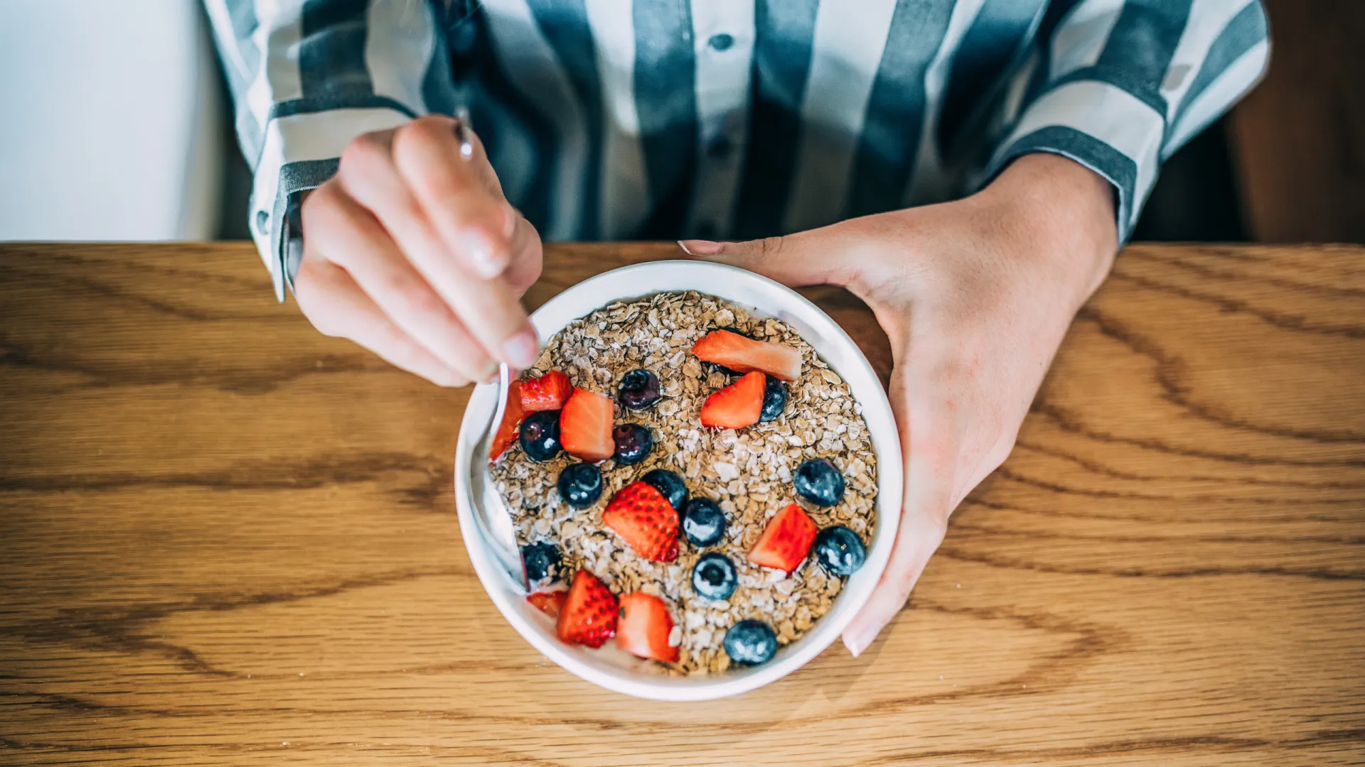 7 alimentos ricos em fibras para reduzir o colesterol logo cedo - img