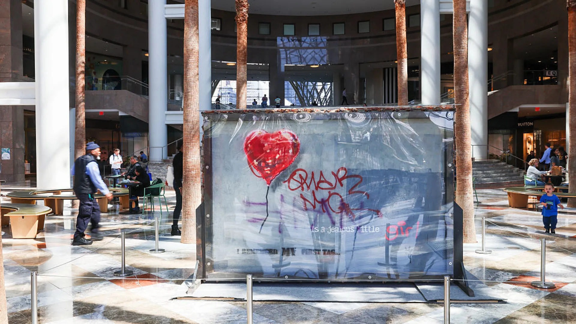 Banksy: mural 'Battle to Survive a Broken Heart' será leiloado em NY - img
