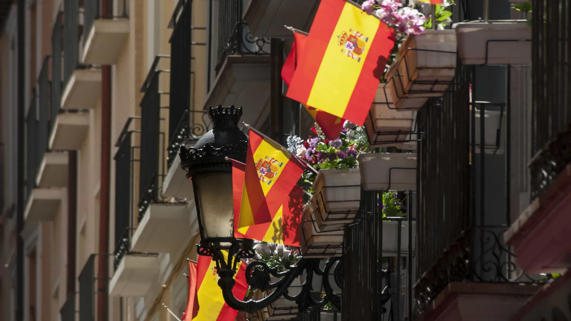 Espanha vai na contramão de vizinhos e facilita regularização de imigrantes - img