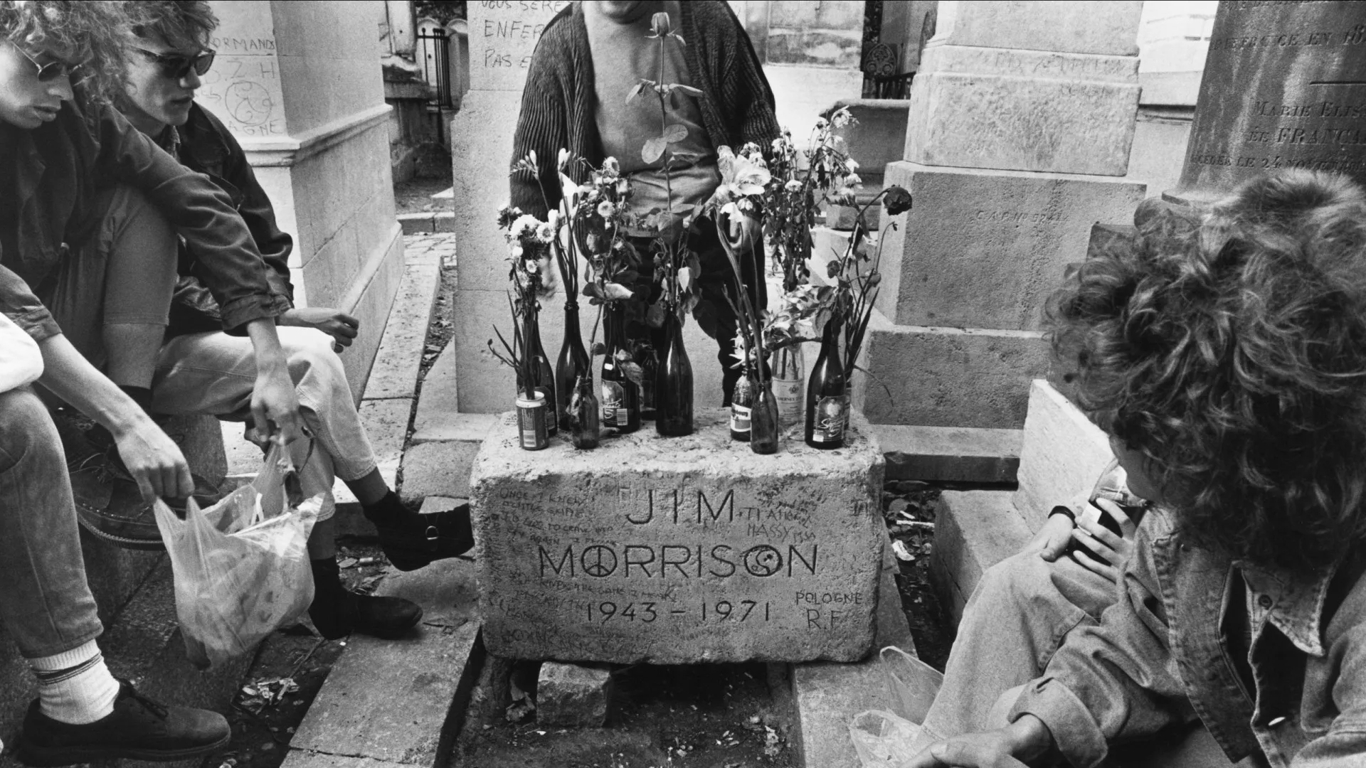 Estátua de Jim Morrison é encontrada pela polícia após 37 anos - img