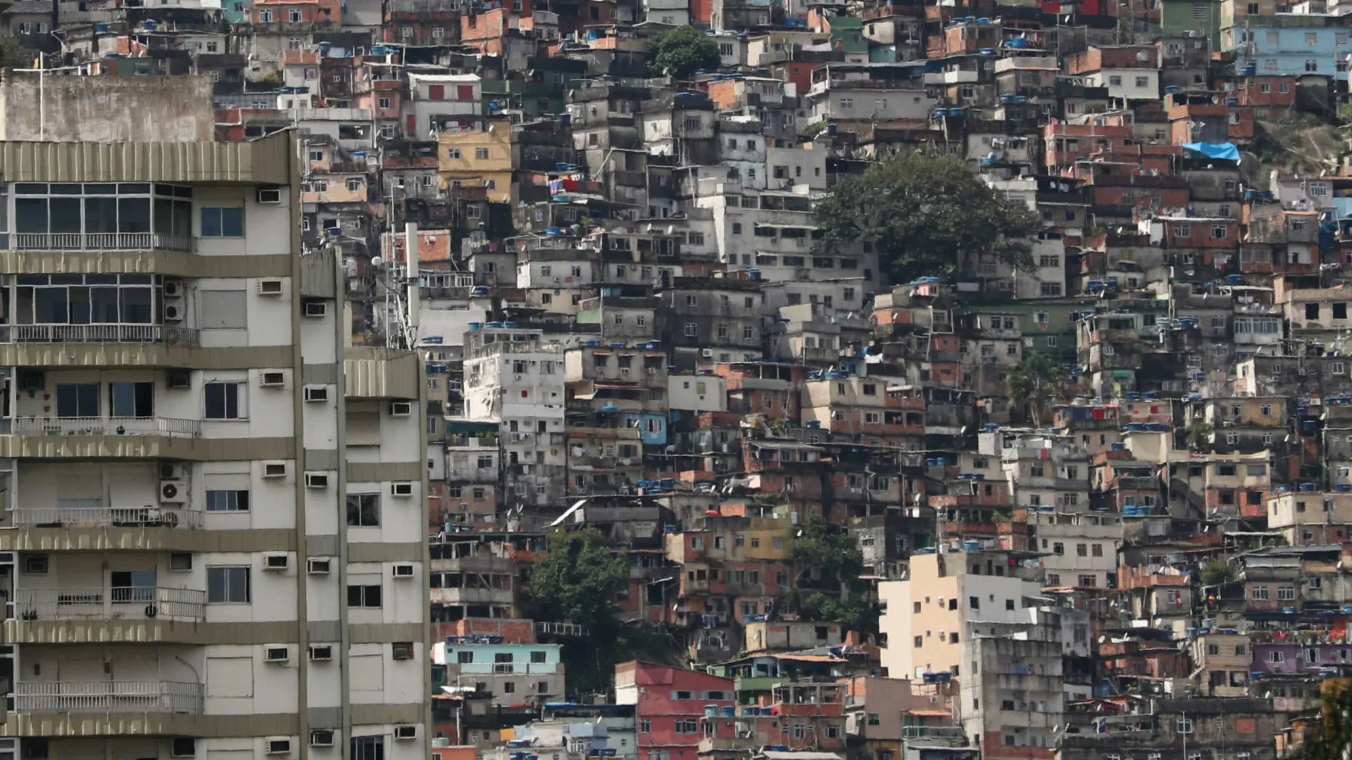Ex-diretor da Americanas relata dificuldade de emprego e abre bar na Rocinha - img