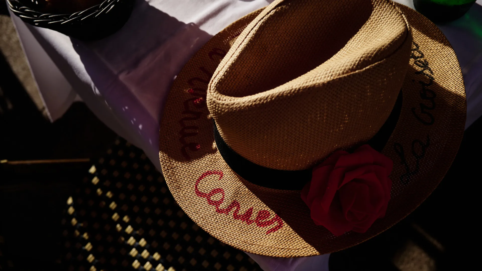 Festival de Cannes proíbe nudez e vestidos volumosos em looks de tapete vermelho - img