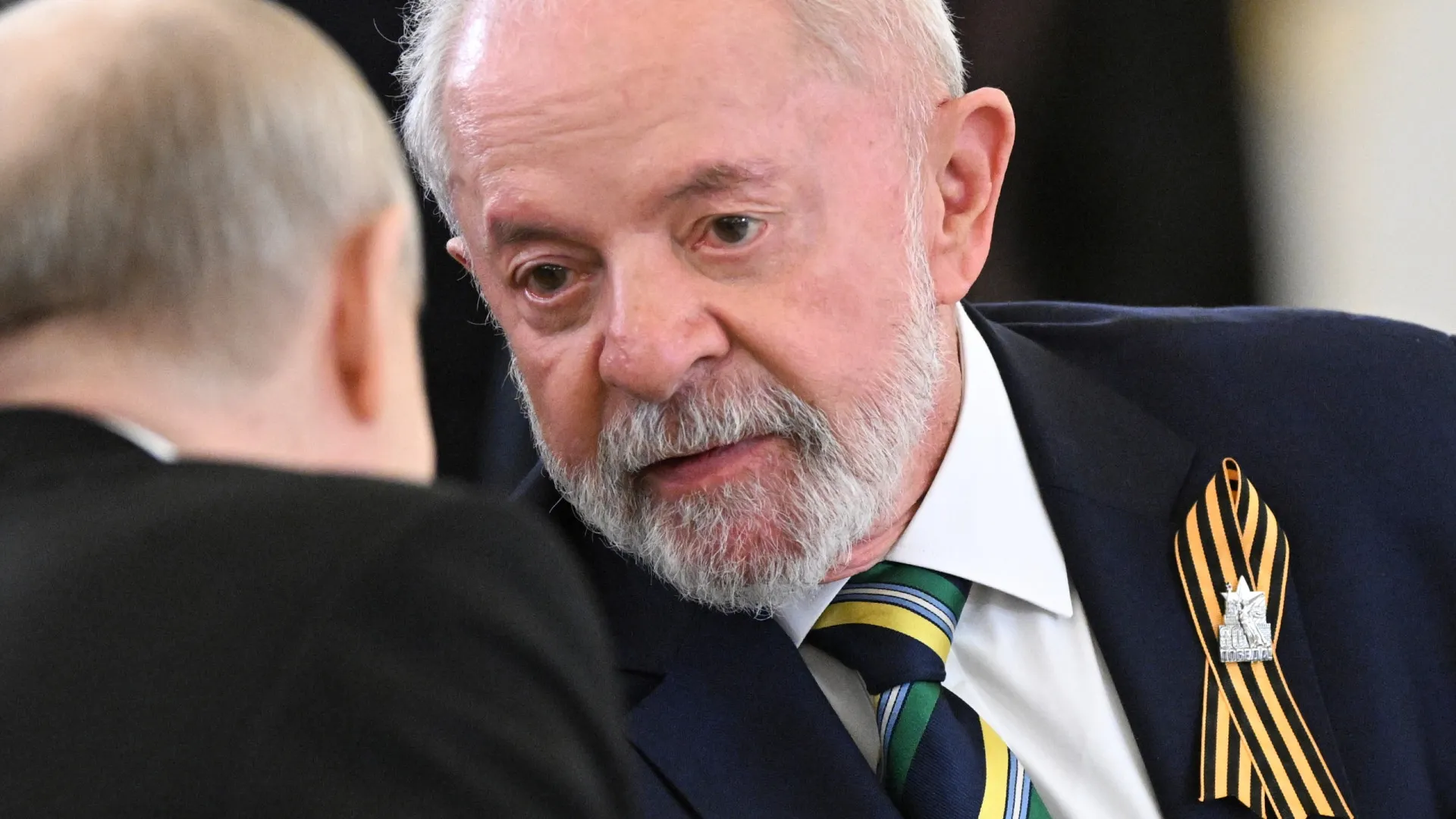 Guerra comercial? Lula vai à China em busca de investimentos - img