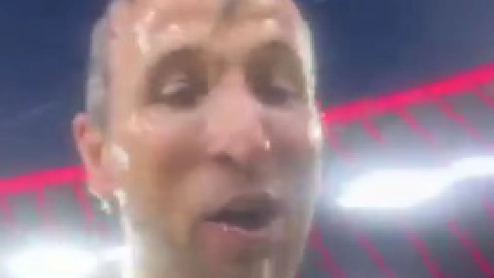 Harry Kane é campeão pela primeira vez e não escapa de 'banho' de cerveja - img