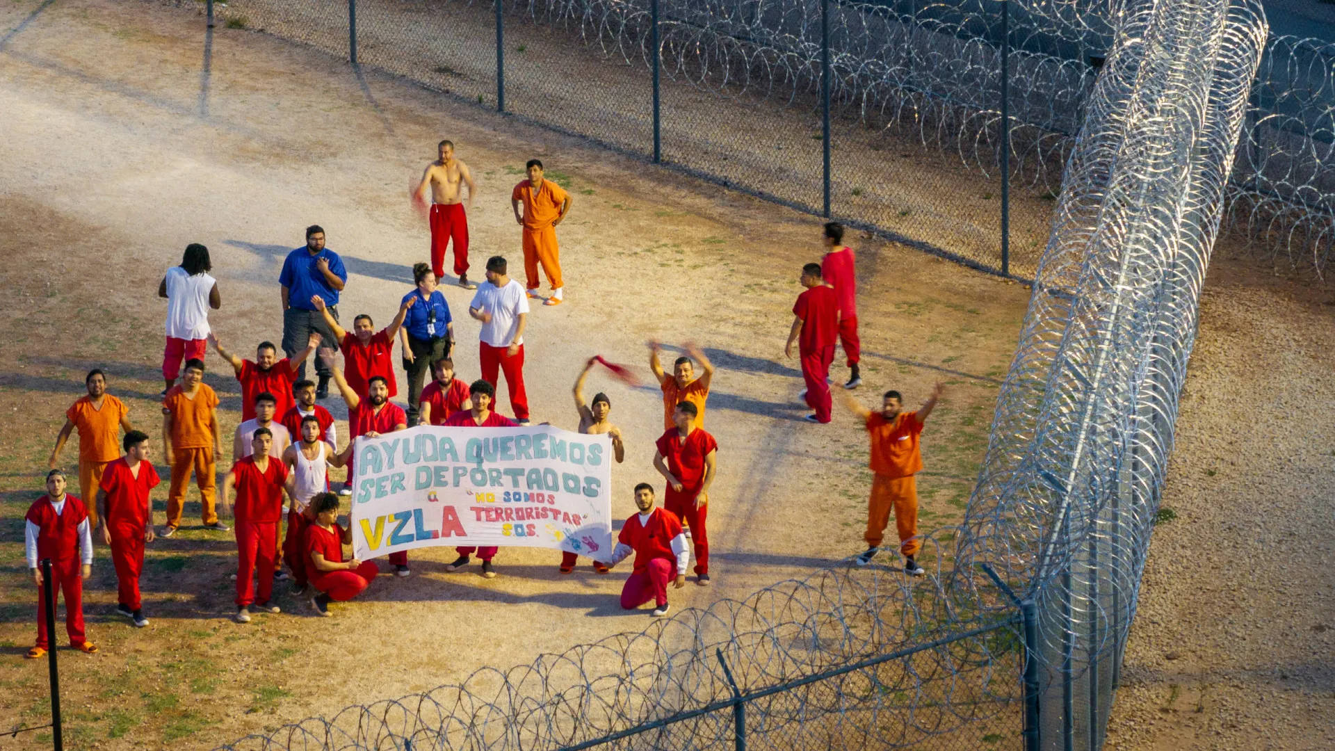 Imigrantes detidos em prisão nos EUA pedem para ser deportados - img
