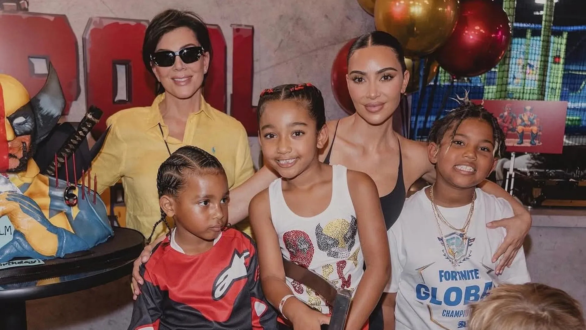 Kim Kardashian faz festa de super-heróis para filho mais novo, Psalm - img