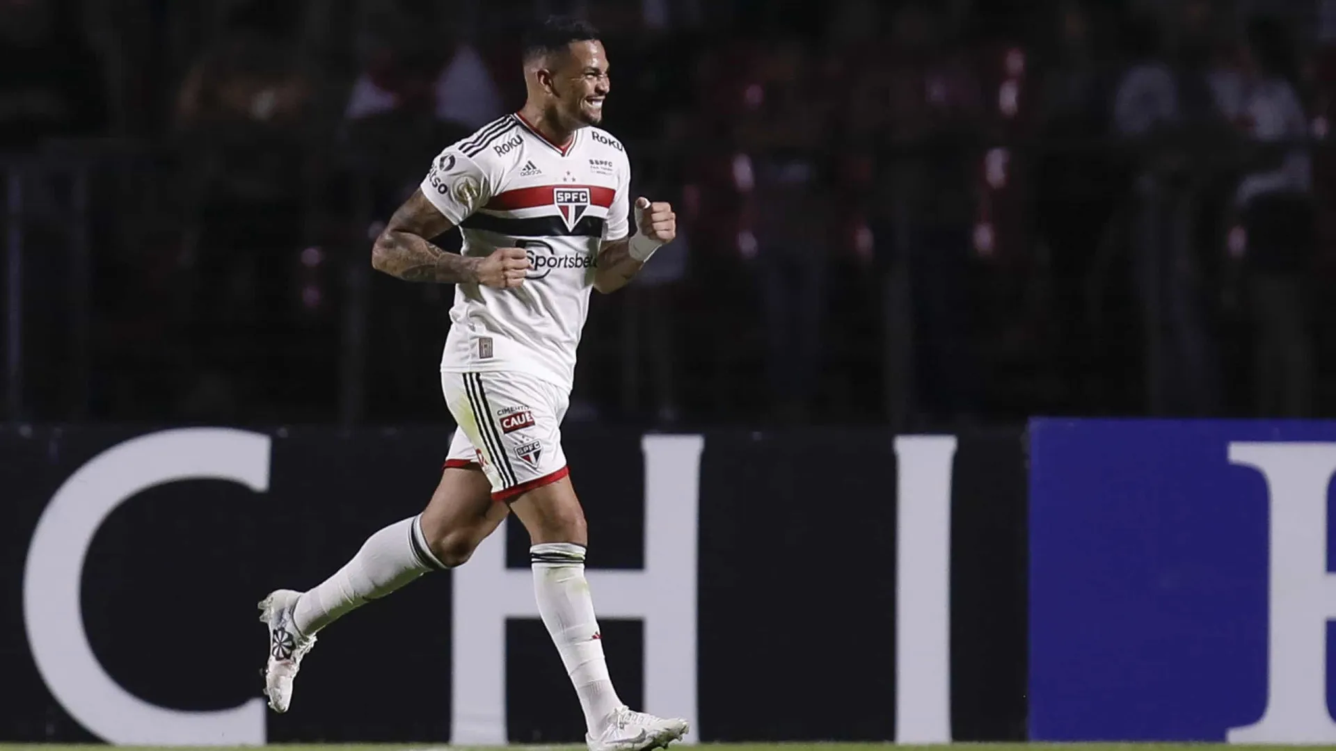 São Paulo domina Corinthians e vence com 'olé' e show de Luciano - img