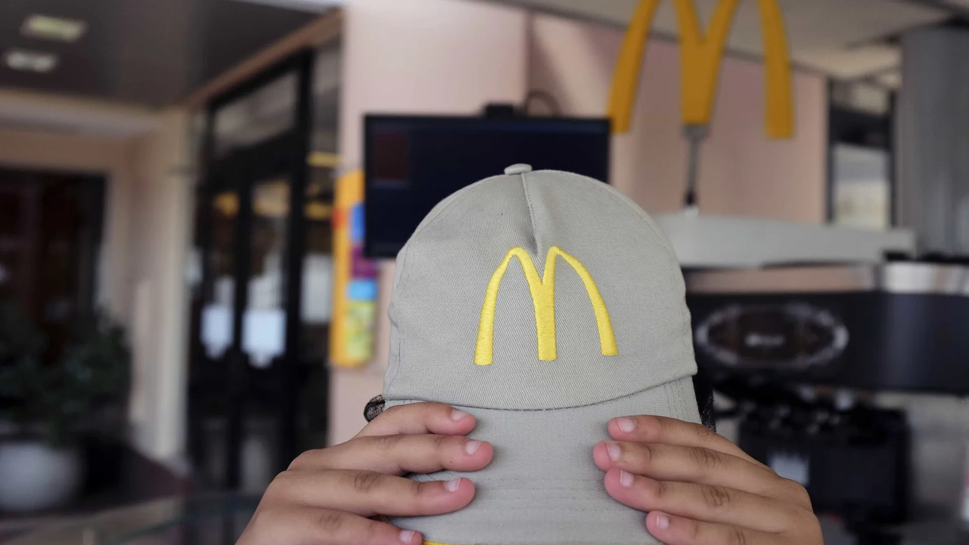 McDonald’s nos EUA proíbe menores de 21 após brigas em restaurante - img