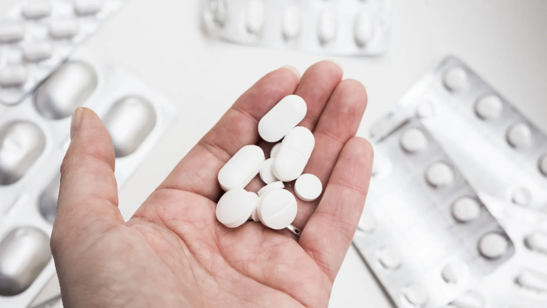 Médico deixa aviso sério sobre uso de ibuprofeno e paracetamol - img