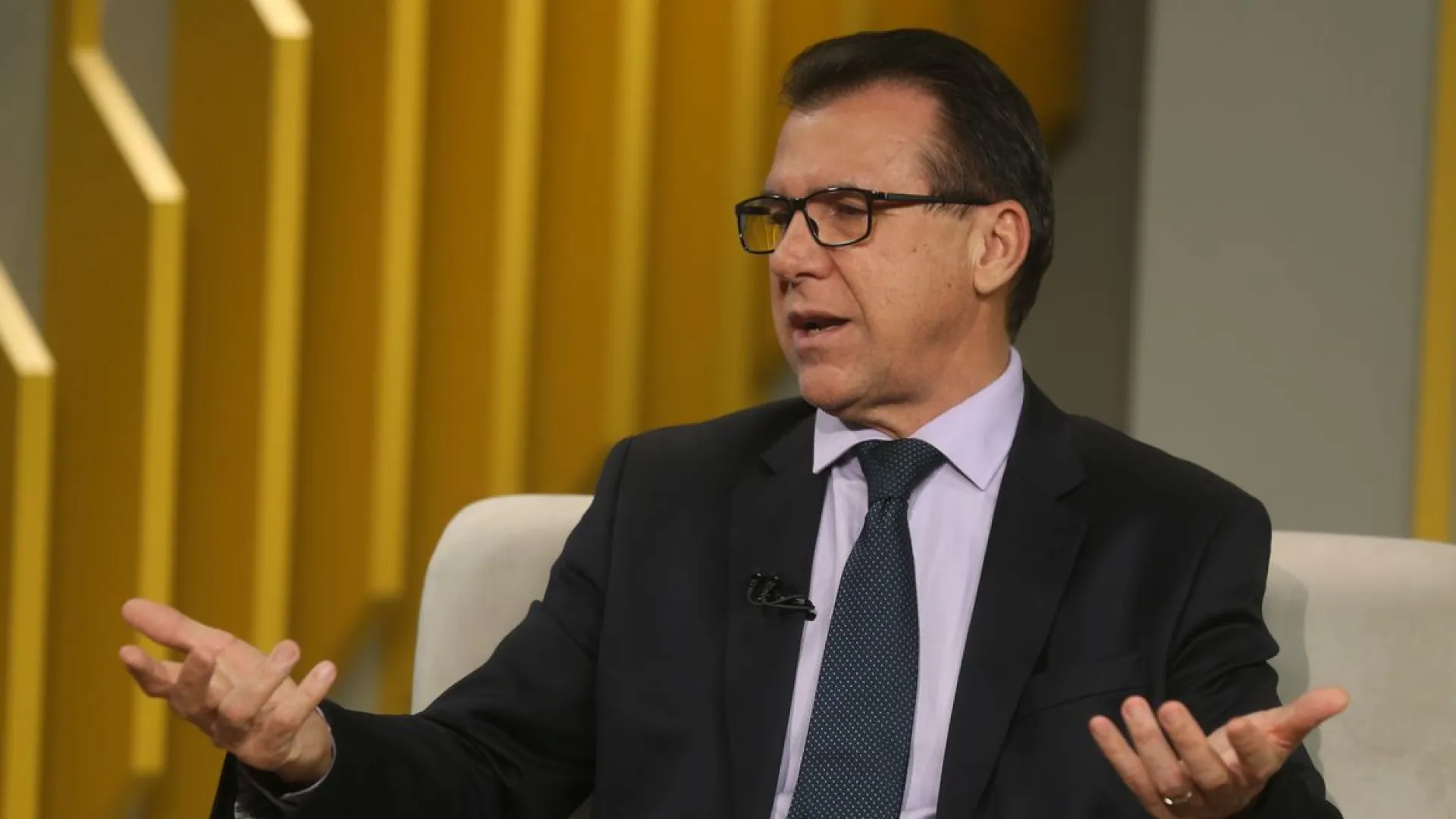 Ministro do Trabalho diz que economia vive 'mau momento' com juros e pede fim da escala 6x1 - img