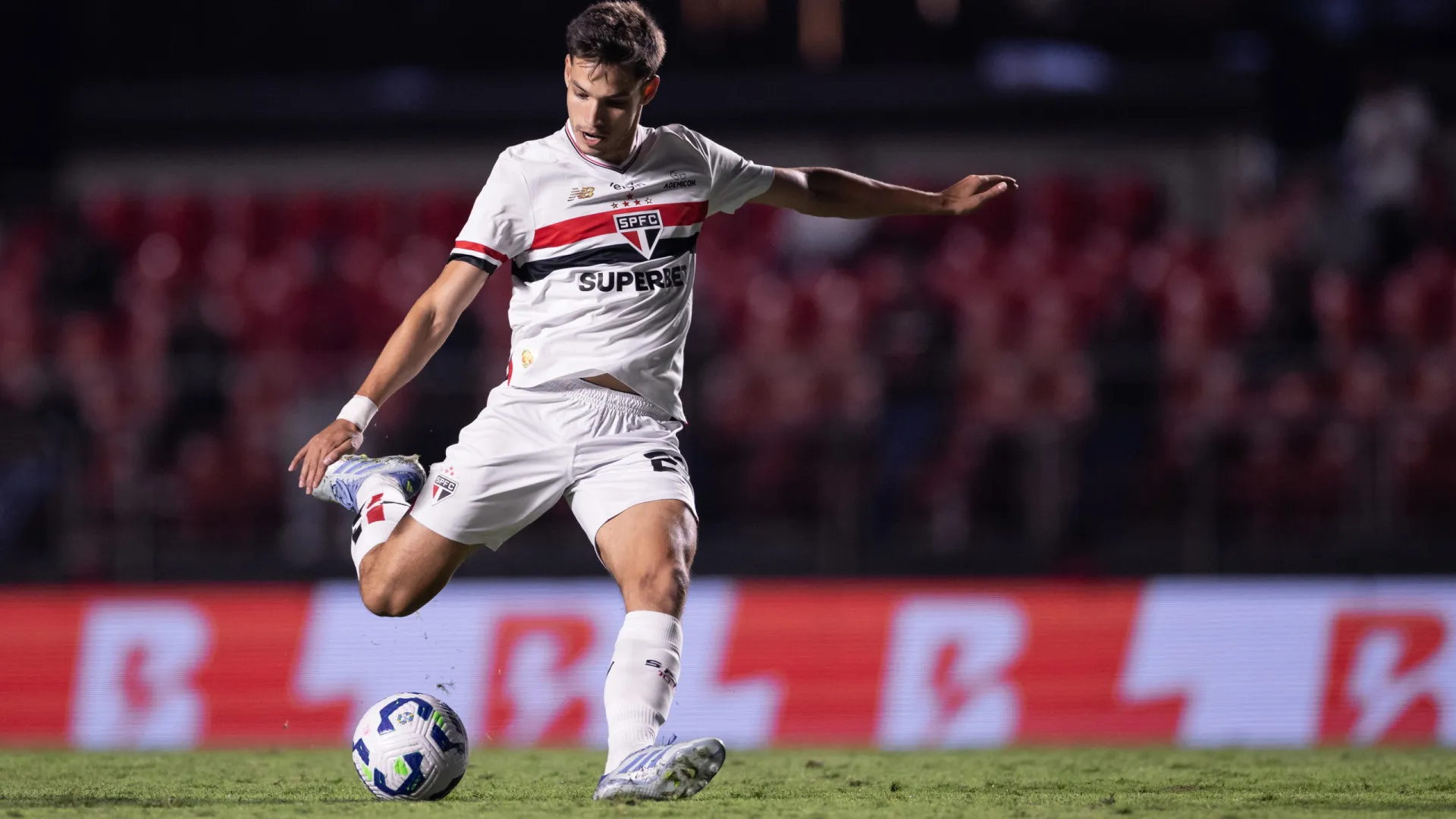 Navarro, do Talleres, diz ter sido xingado por Bobadilla, do São Paulo - img