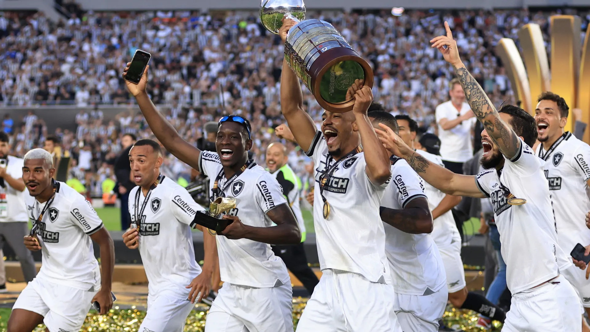 Paiva quer Botafogo campeão mundial e promete 'bofetada' em dupla do PSG - img