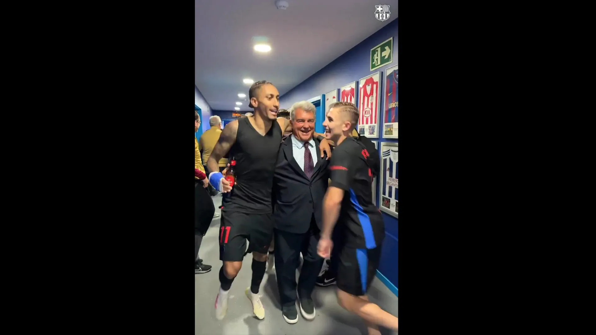 Raphinha brilha na temporada e lidera festa do título do Barça; veja - img