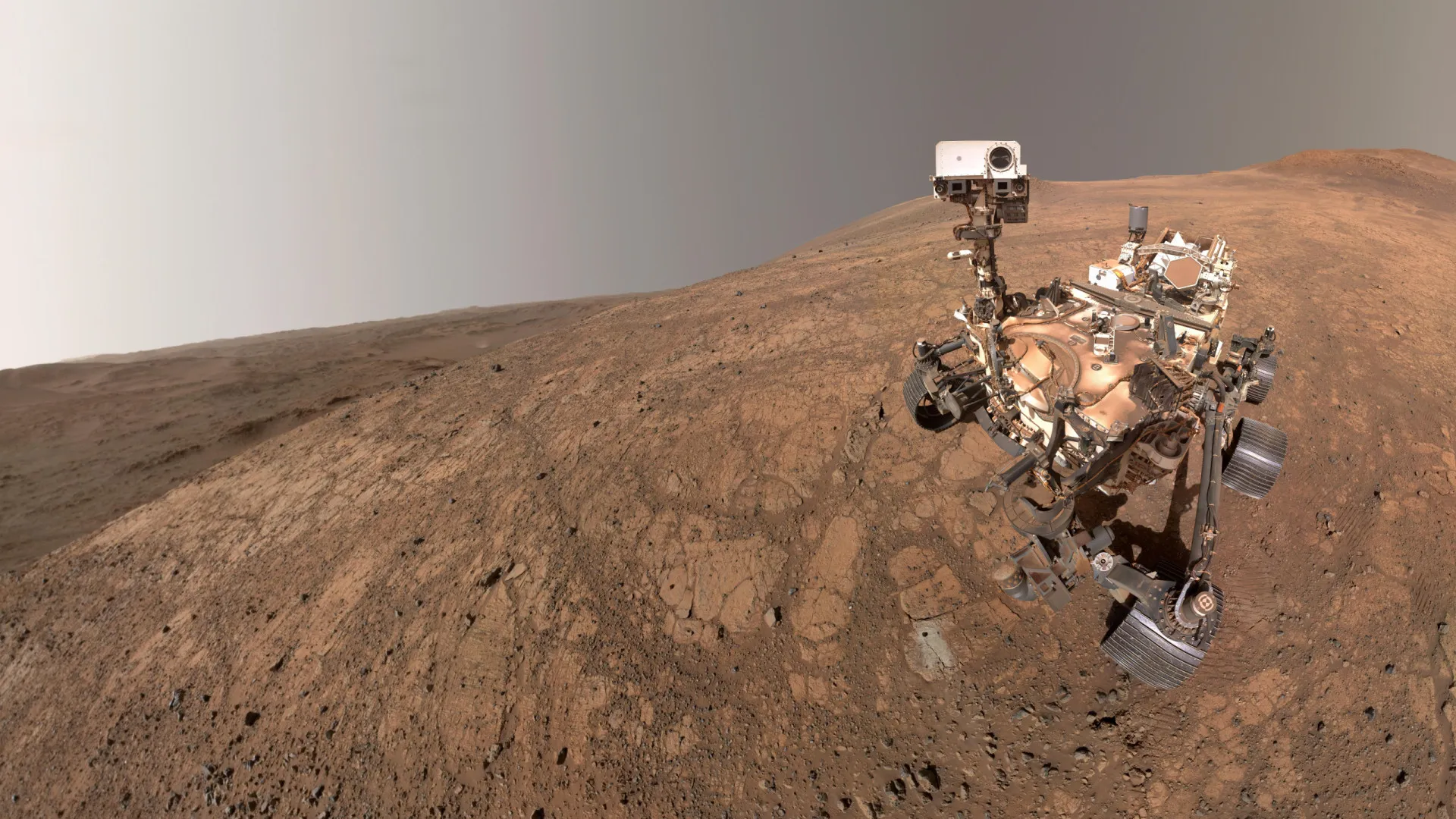 Robô da NASA faz selfie em Marte e flagra redemoinho ao fundo - img