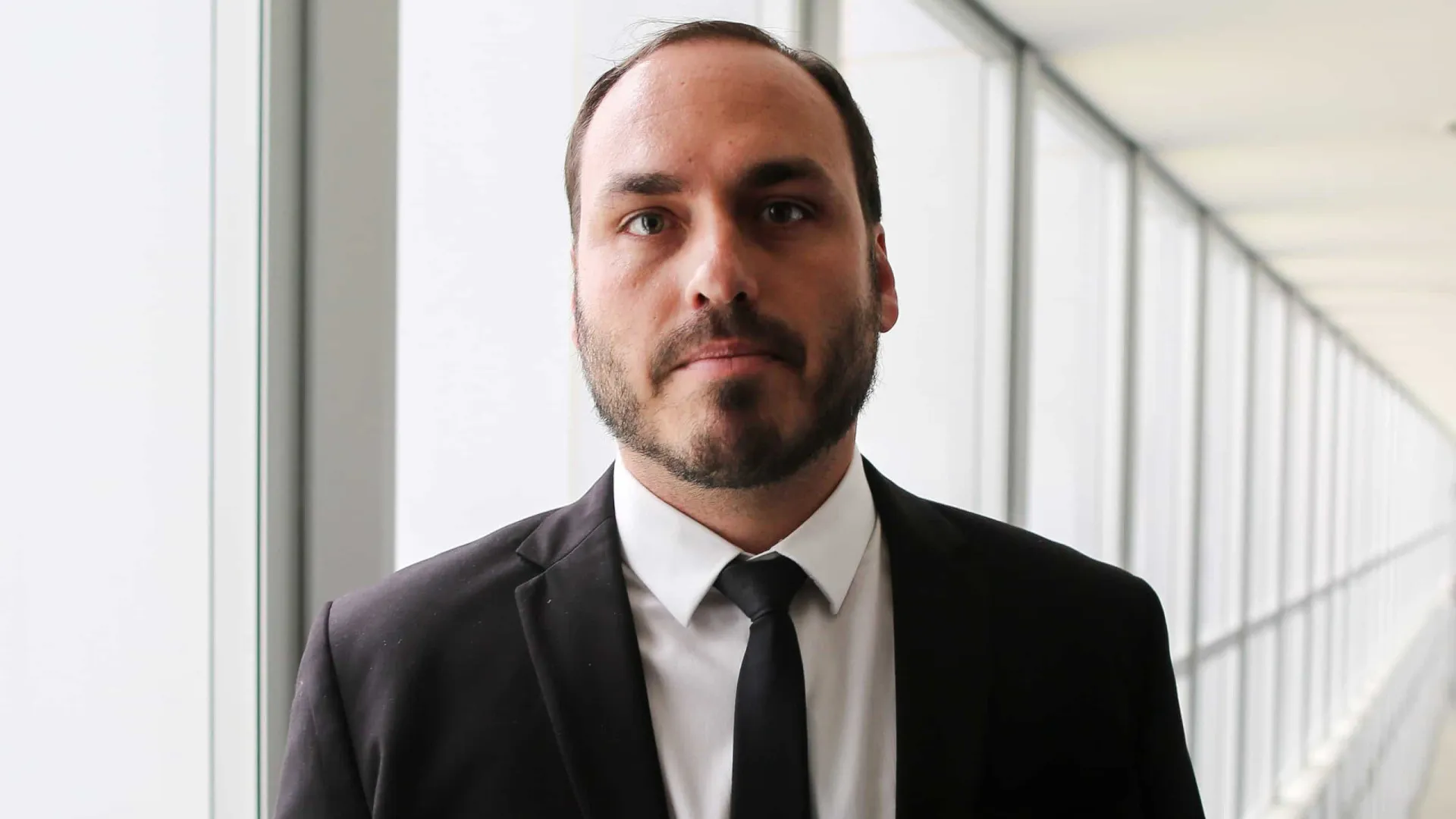Bolsonaro pretende lançar Carlos a senador por Santa Catarina - img