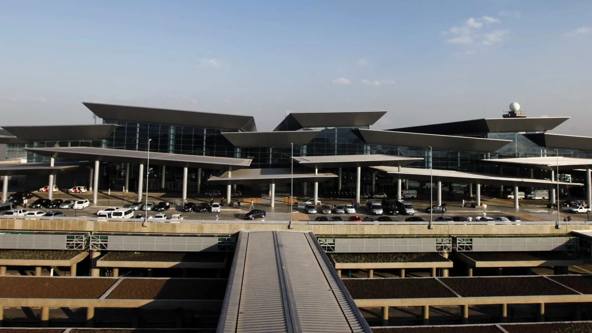 Drones fecham aeroporto de Guarulhos e voos são desviados - img