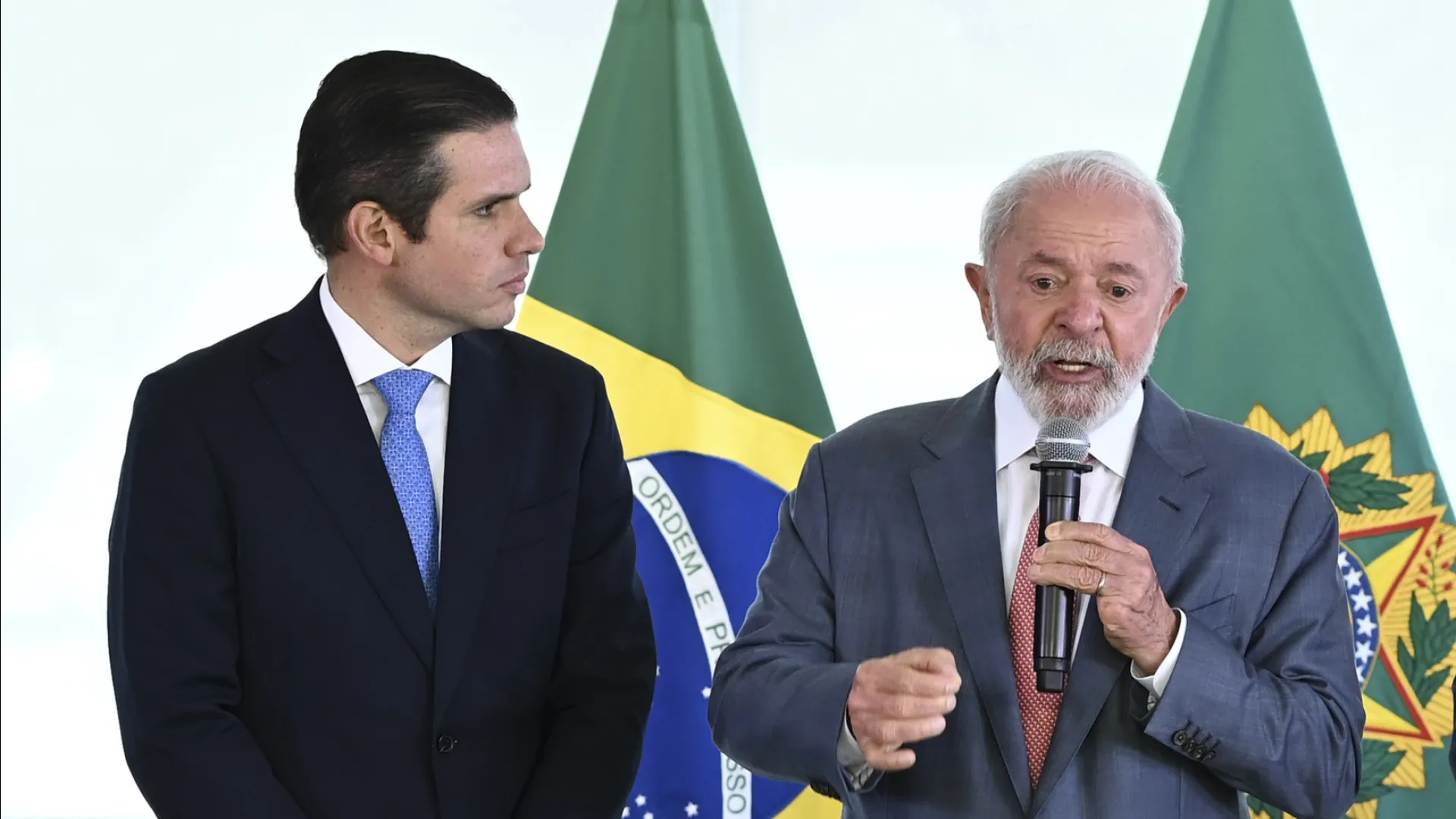 Lula ouve cobrança por emendas em reunião com Motta e Lira sobre impostos - img
