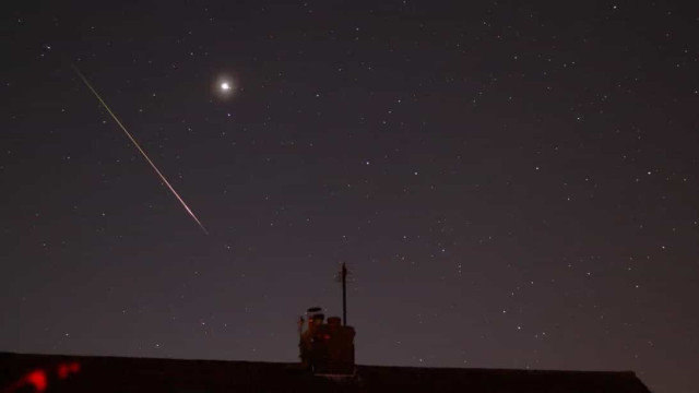 “Caminho dourado”: astronauta revela foto impressionante da Terra à noite - img