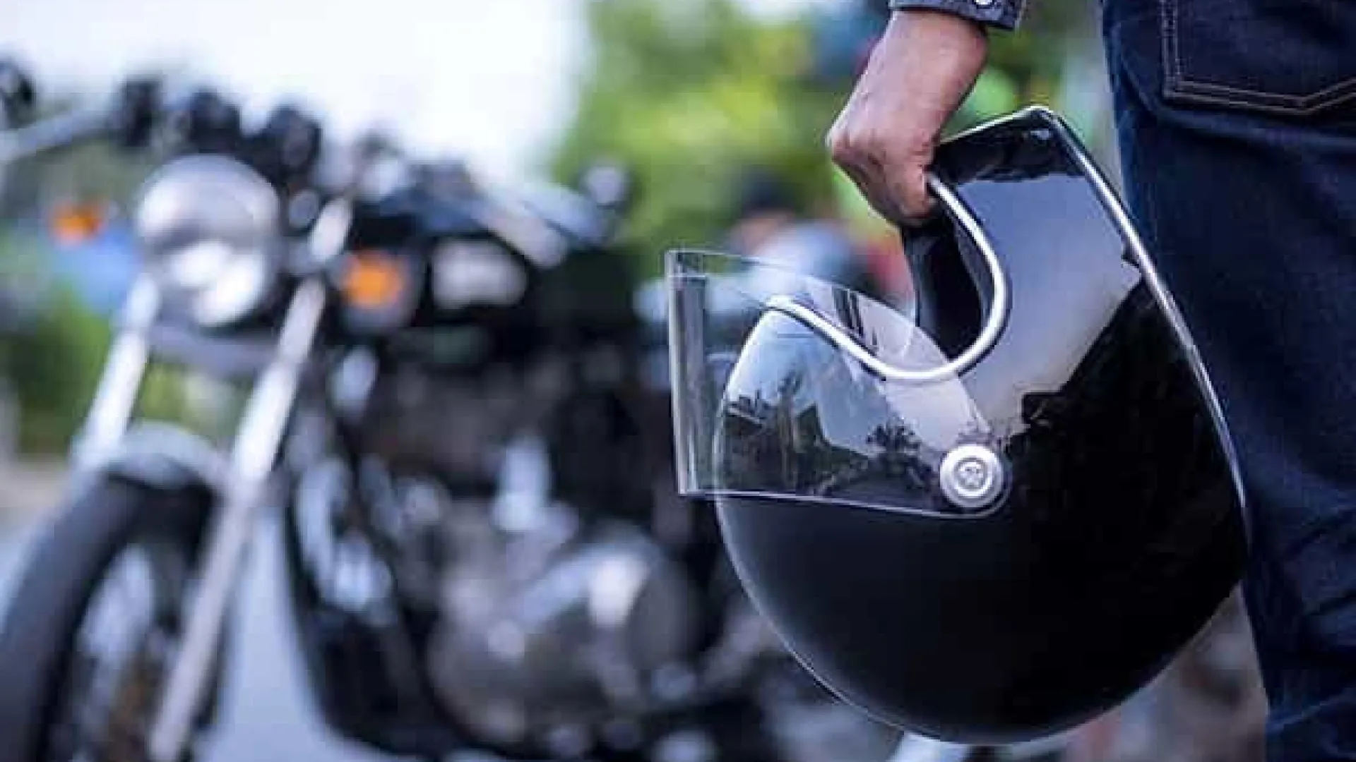 Estudo mostra que ainda não é possível dizer se faixa azul reduz morte de motociclistas - img