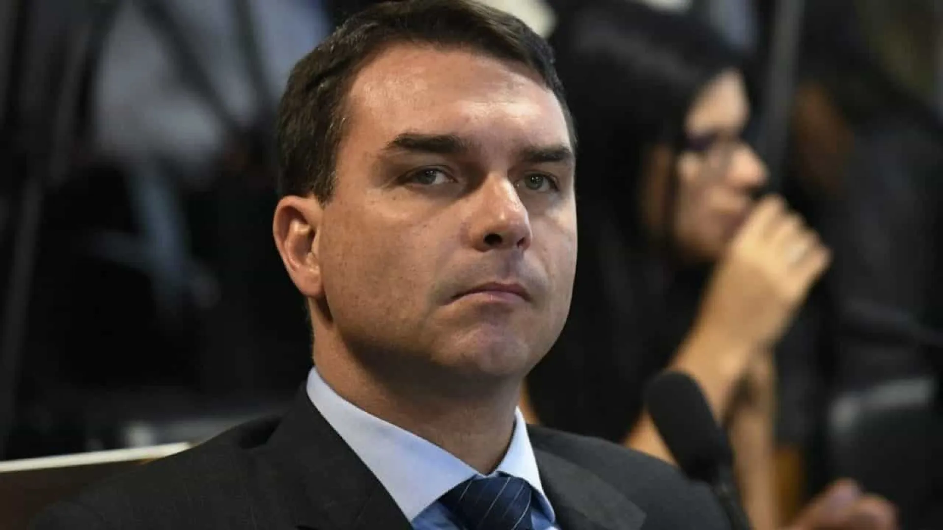 Flávio Bolsonaro ataca Lula e minimiza fala de Eduardo sobre sanção a Motta e Alcolumbre - img