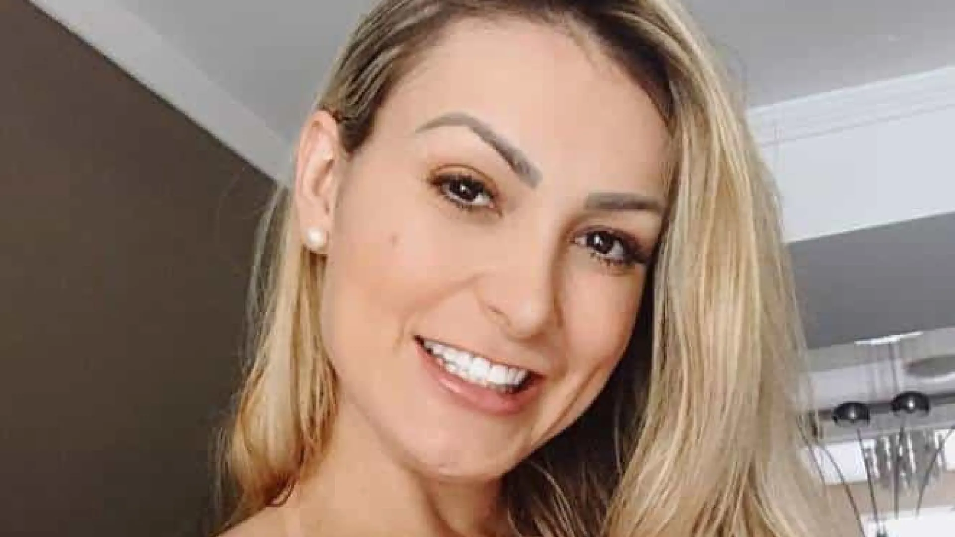 Andressa Urach lança novo livro autobiográfico - img