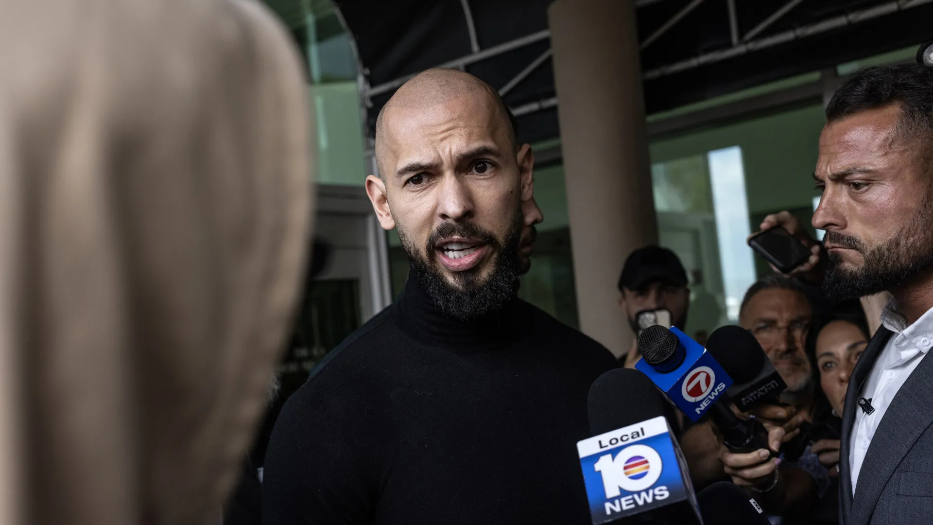 Andrew Tate processa Meta e TikTok e exige 100 milhões de dólares - img