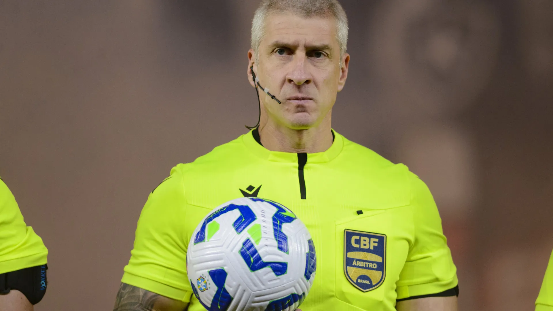 Árbitro de 'faltas e faltinhas', Daronco preocupa Palmeiras para o Dérbi - img