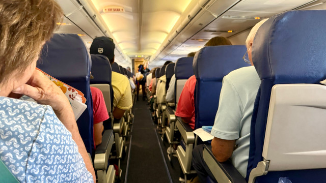 Avião explode após decolar no aeroporto de Londres e assusta famílias - img