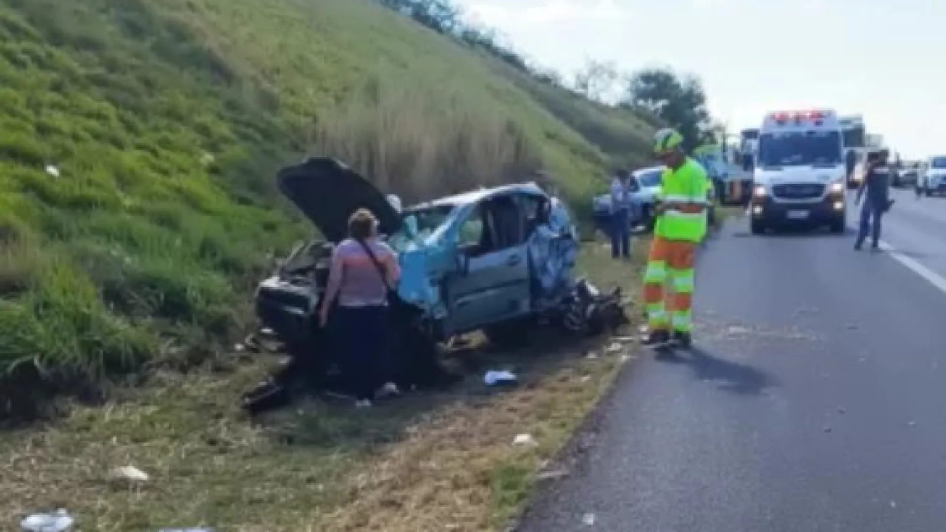Capotamento deixa duas pessoas em estado grave na Rodovia dos Bandeirantes 1 Capotamento deixa duas pessoas em estado grave na Rodovia dos Bandeirantes - img