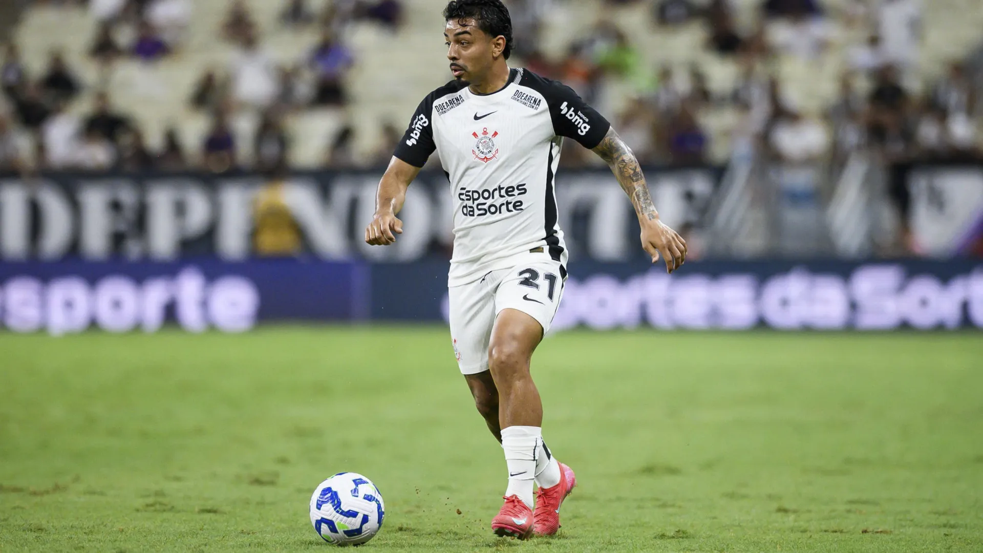 Corinthians aproveita expulsão, supera Palmeiras e avança na Copa do Brasil - img