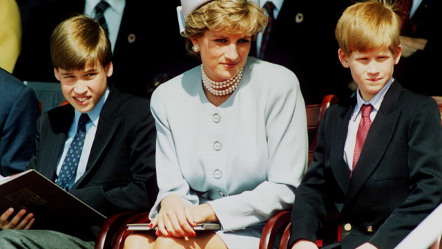 Cápsula do tempo da princesa Diana é aberta em hospital de Londres - img
