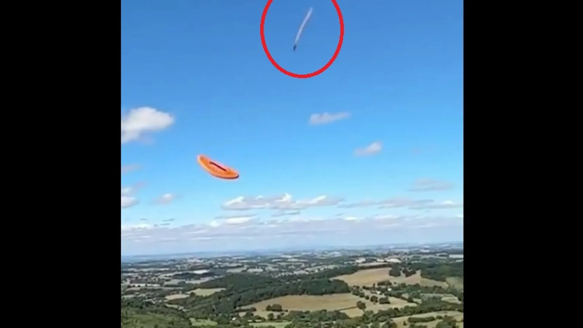 Homem teria captado OVNI enquanto filmava cão pegando frisbee - img