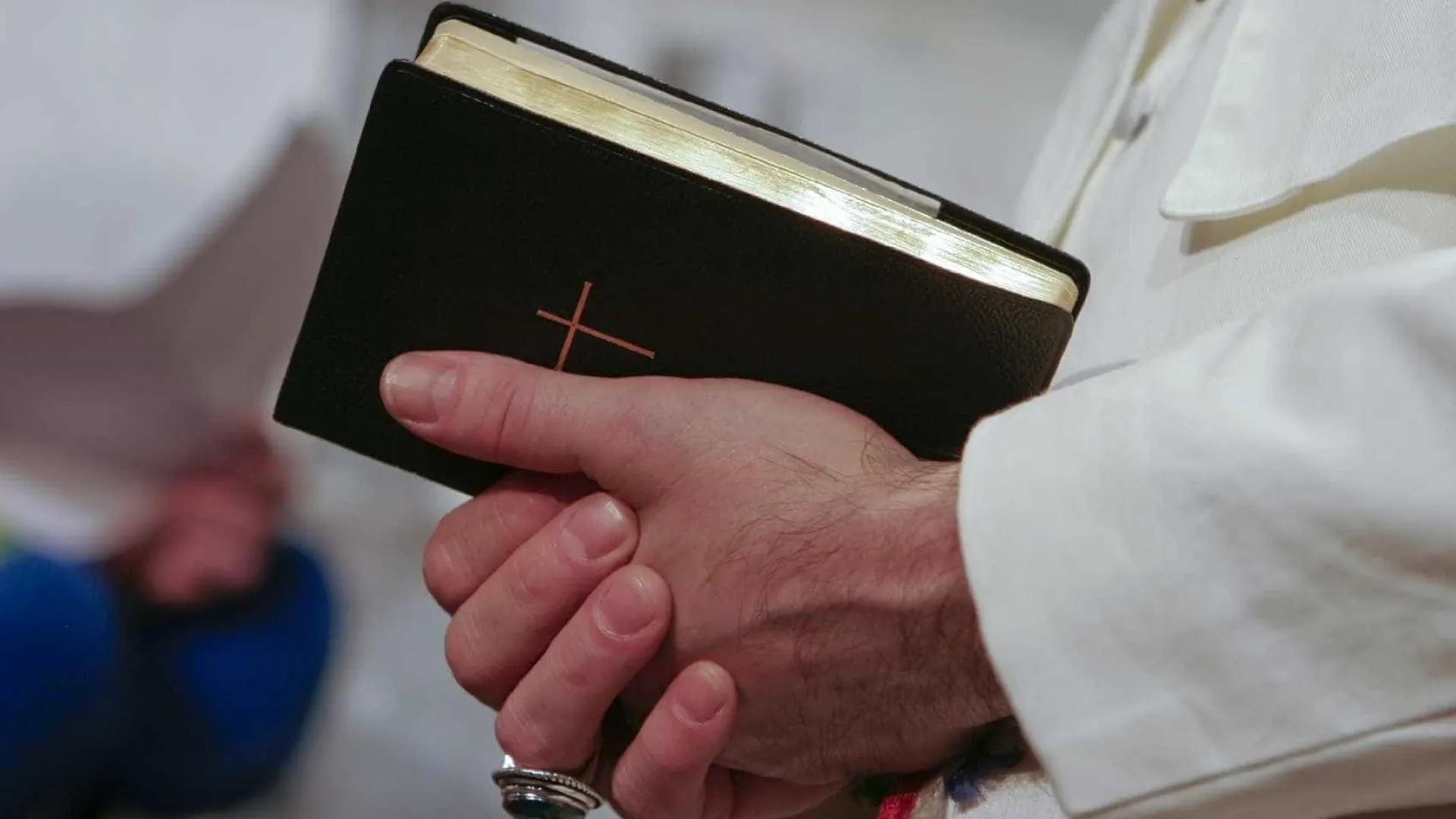 Igreja nomeia padre condenado por estupro e abre crise na França - img
