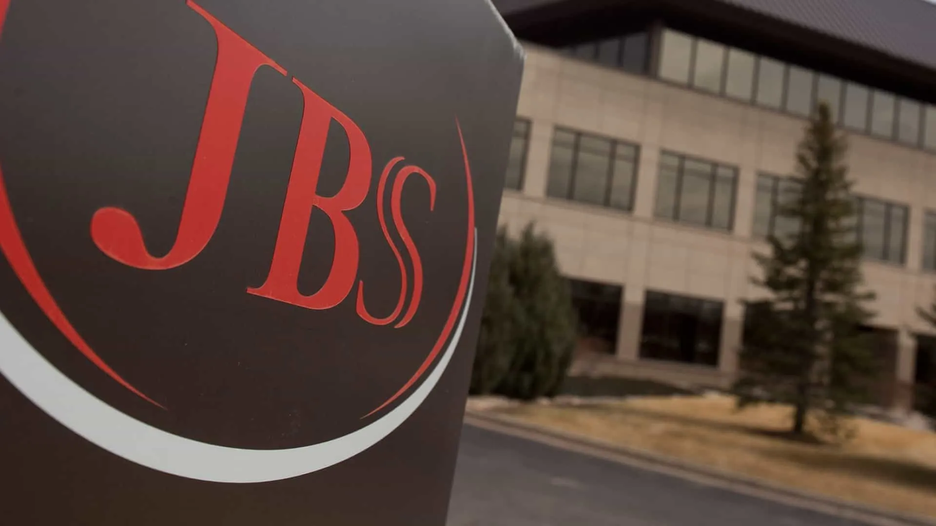 JBS vê chance de o Brasil entrar em novos mercados em meio às tarifas de Trump - img