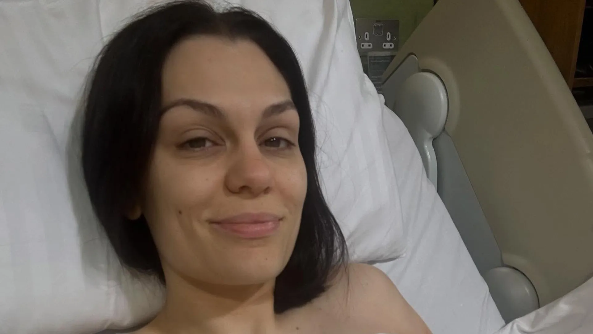 Jessie J volta às pressas ao hospital após sentir dificuldade para respirar - img