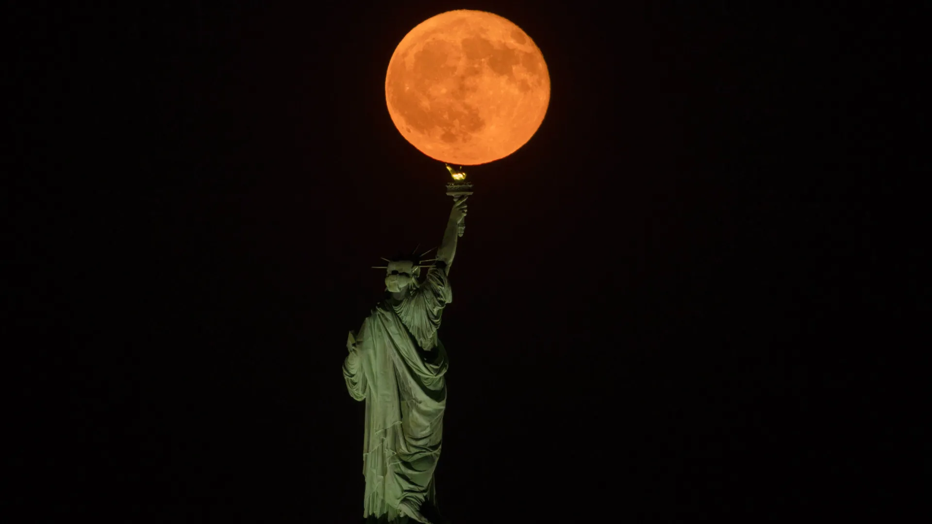 'Lua do Esturjão' tomou conta dos céus e as imagens são impressionantes - img