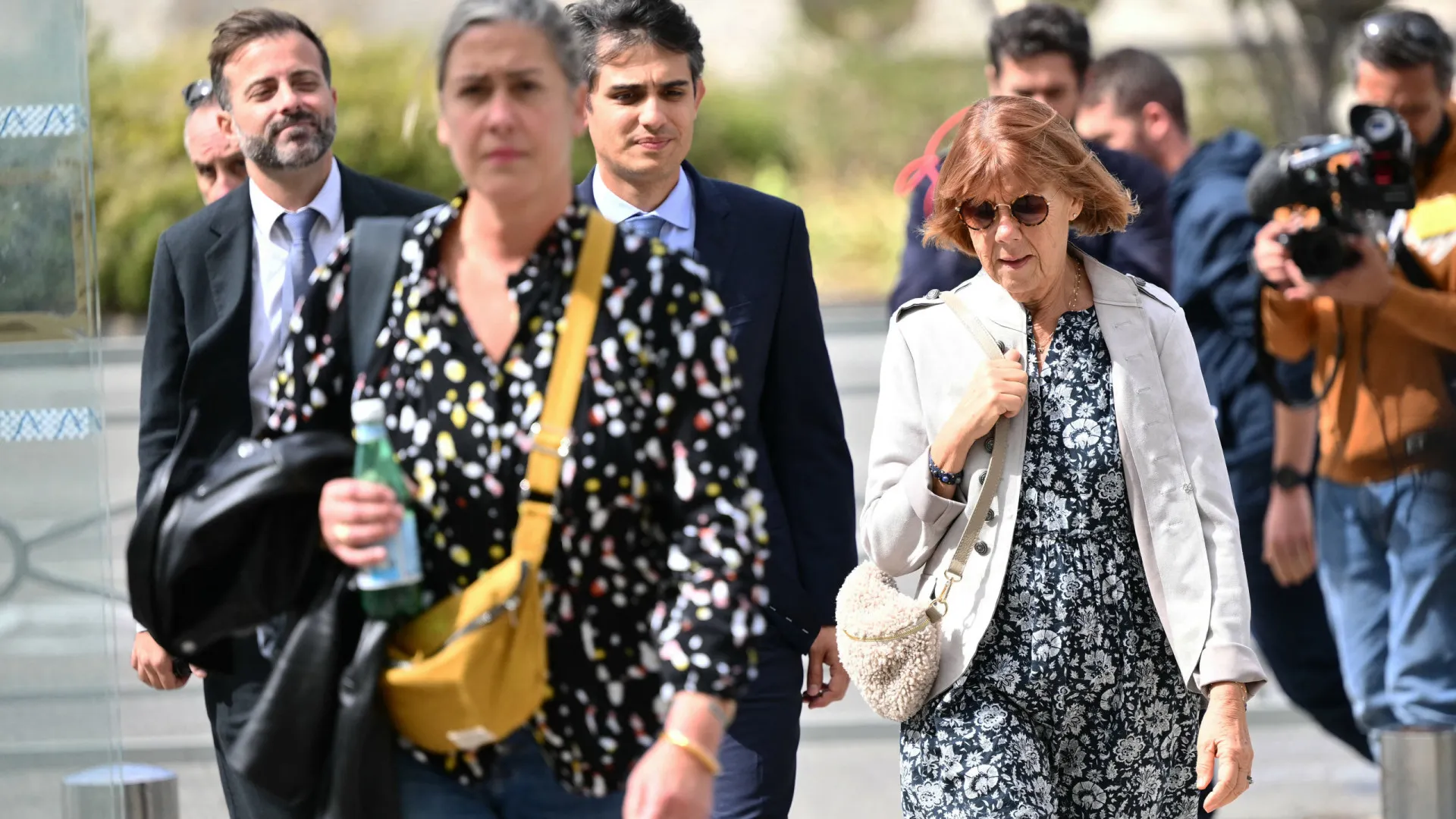 Magoada, filha de Gisèle Pelicot diz que não vê a mãe como "um ícone" - img