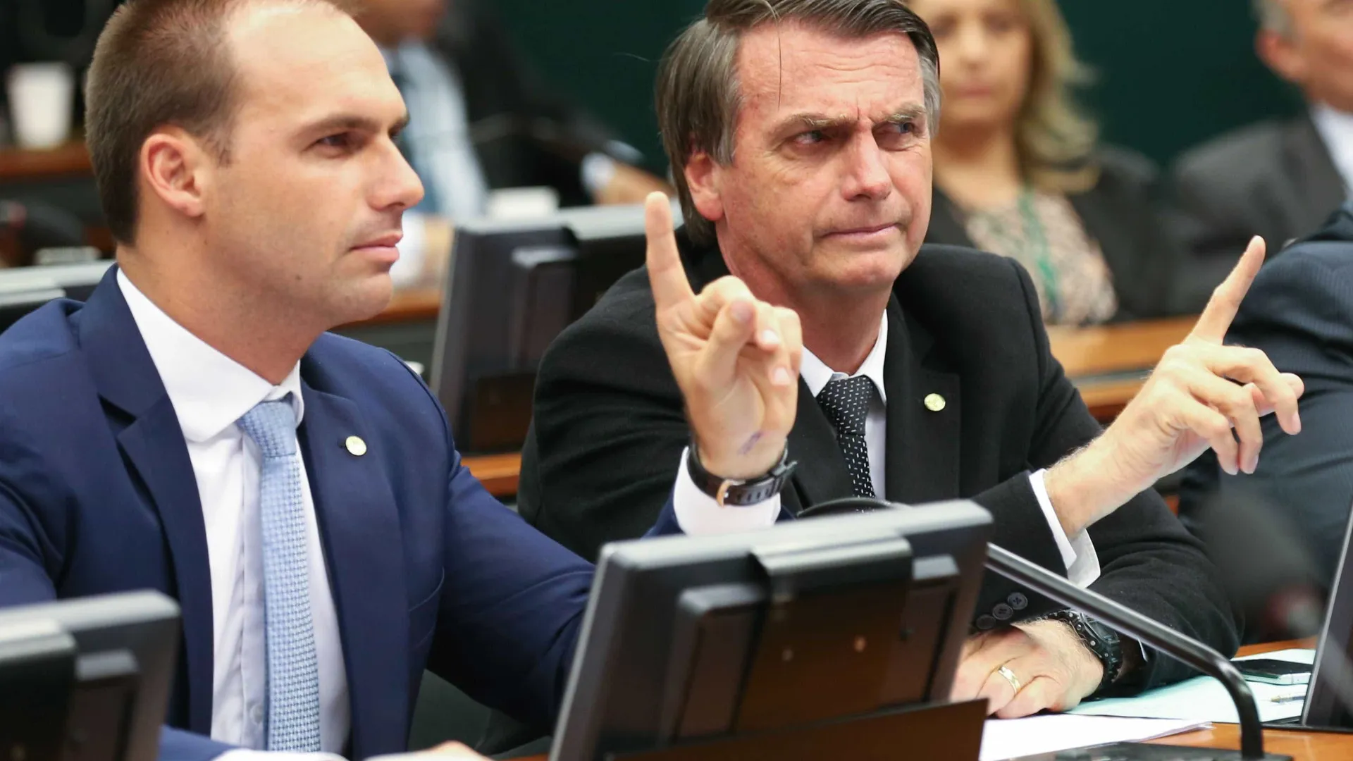 PF indicia Jair e Eduardo Bolsonaro em ação penal do golpe - img