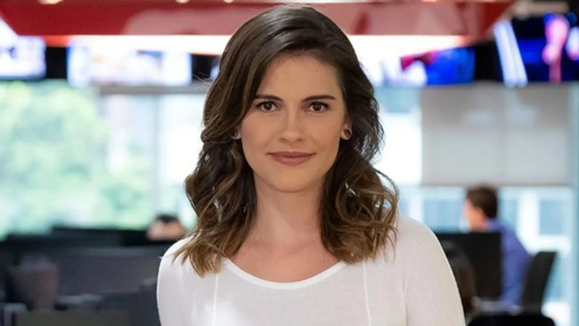 Quem é Elisa Veeck, apresentadora da CNN que chamou Bolsonaro de Bozo ao vivo - img