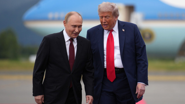 Após encontro com Putin, Trump e Zelensky conversam por telefone - img