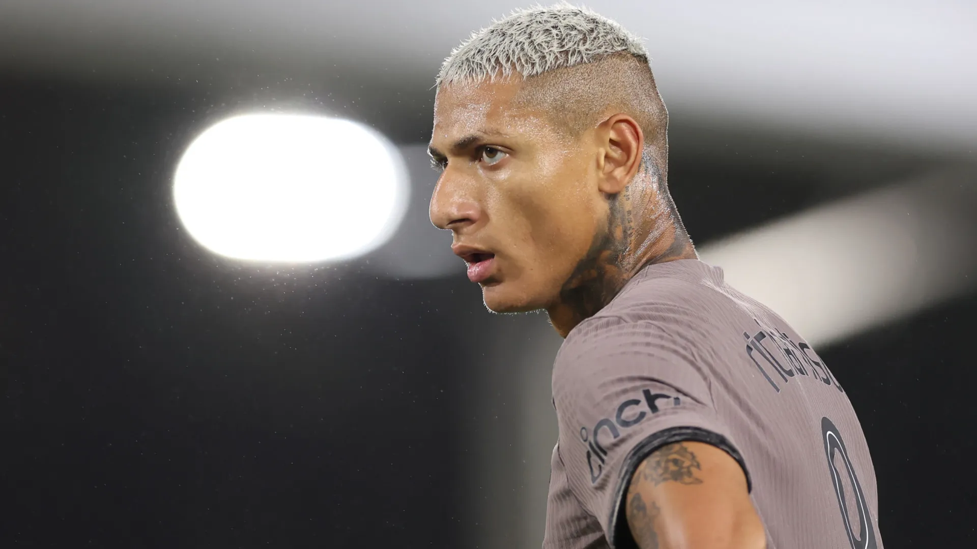 Richarlison brilha como garçom, Tottenham vence City e segue 100% - img