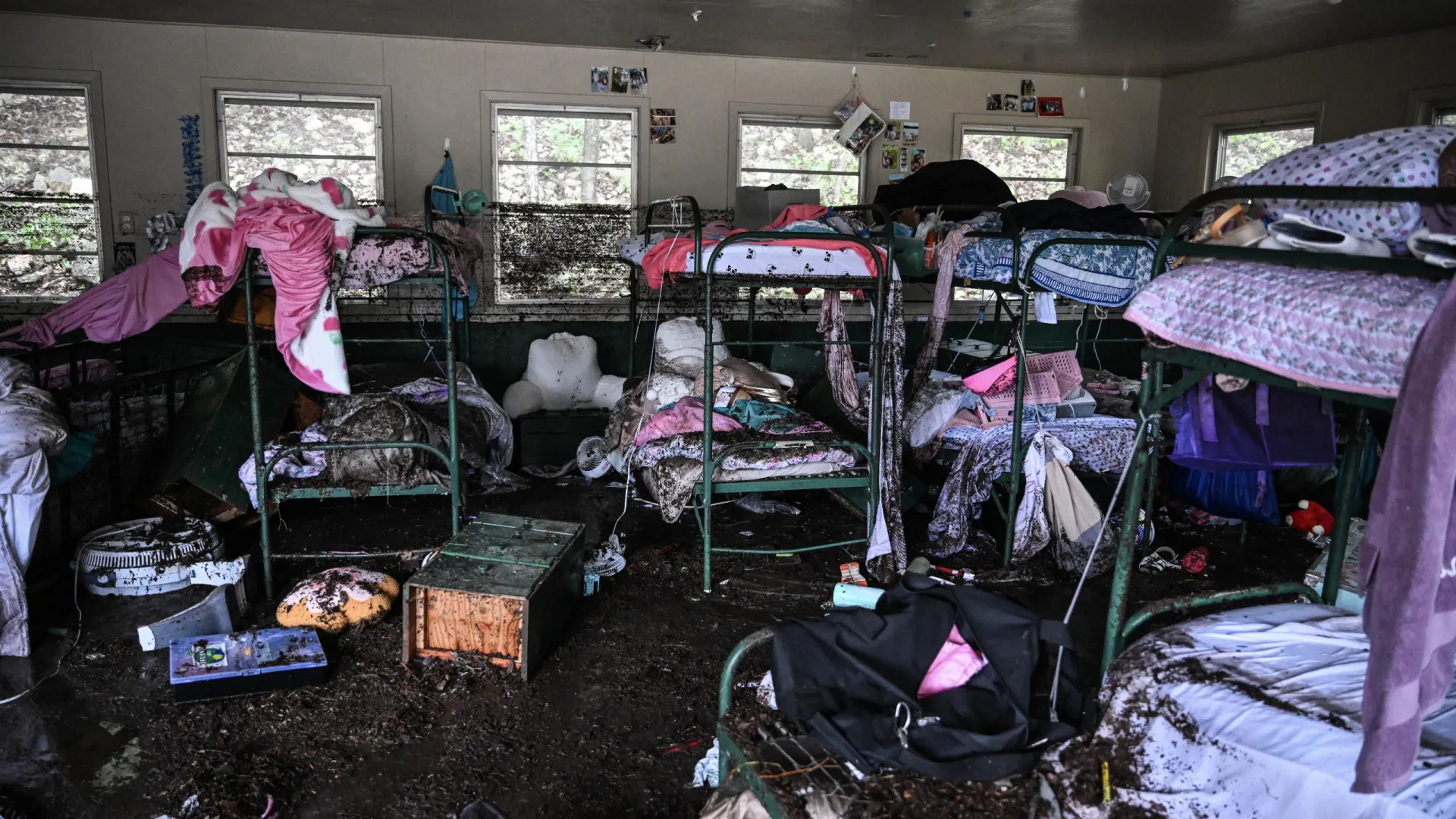 Tragédia no Texas, com 119 mortes, expõe omissão e alimenta teorias da conspiração - img