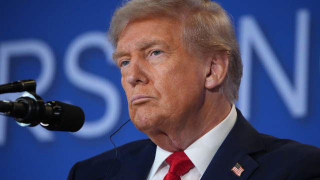 Trump diz que vai assinar ordem para acabar com votos pelo correio e urnas - img
