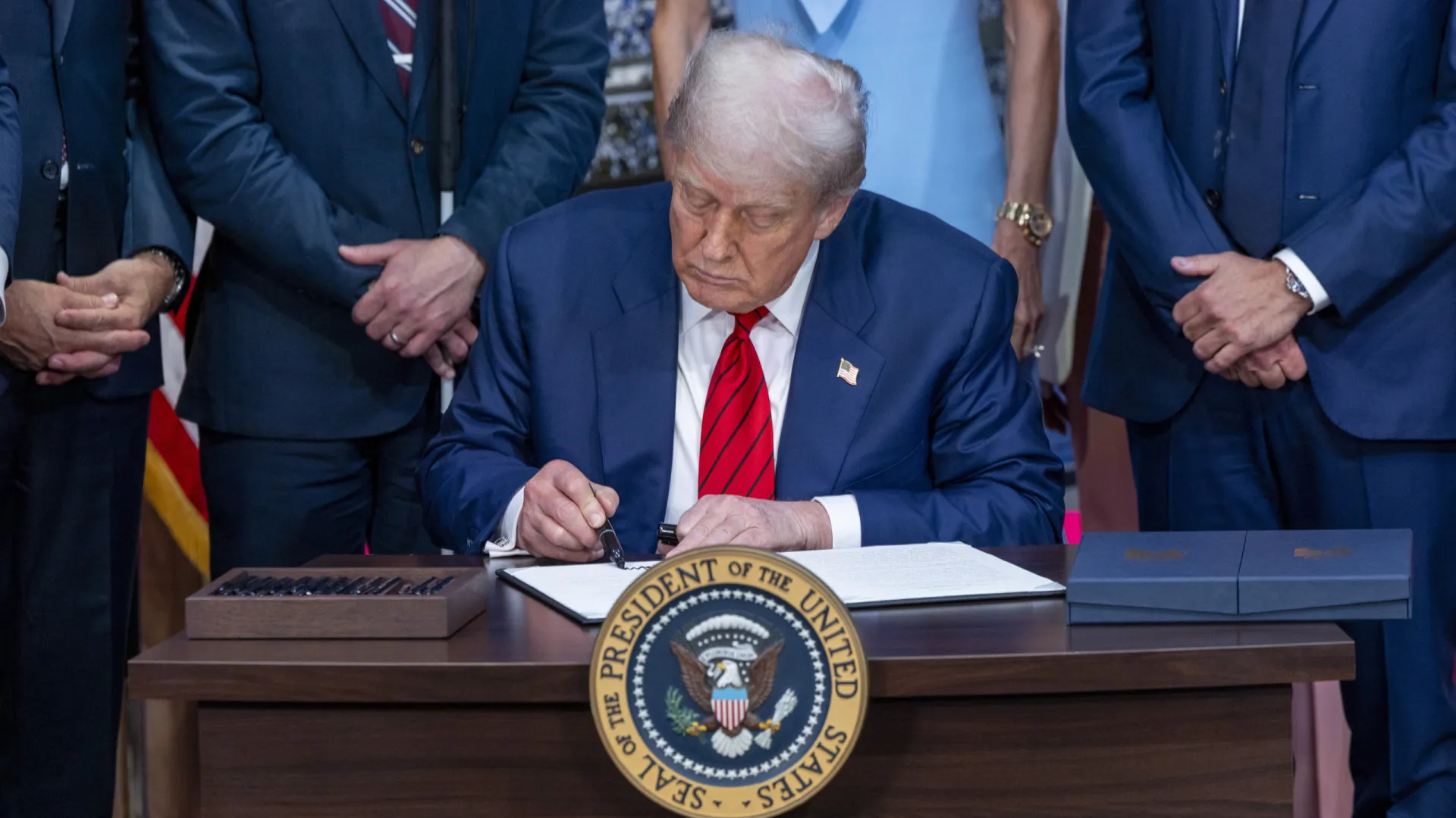Trump impõe sobretaxa adicional de 25% a produtos da índia - img