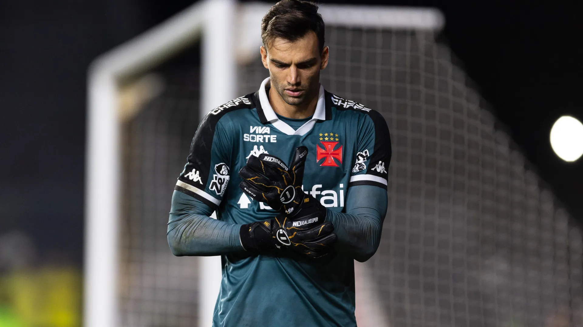 Vasco anuncia a renovação de contrato com o goleiro Léo Jardim até 2030 1 Vasco anuncia a renovação de contrato com o goleiro Léo Jardim até 2030 - img