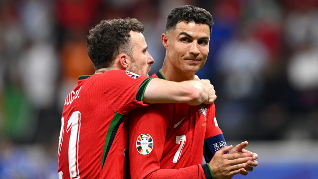 Vídeo mostra último abraço de Cristiano Ronaldo em Diogo Jota em campo 1 Vídeo mostra último abraço de Cristiano Ronaldo em Diogo Jota em campo - img