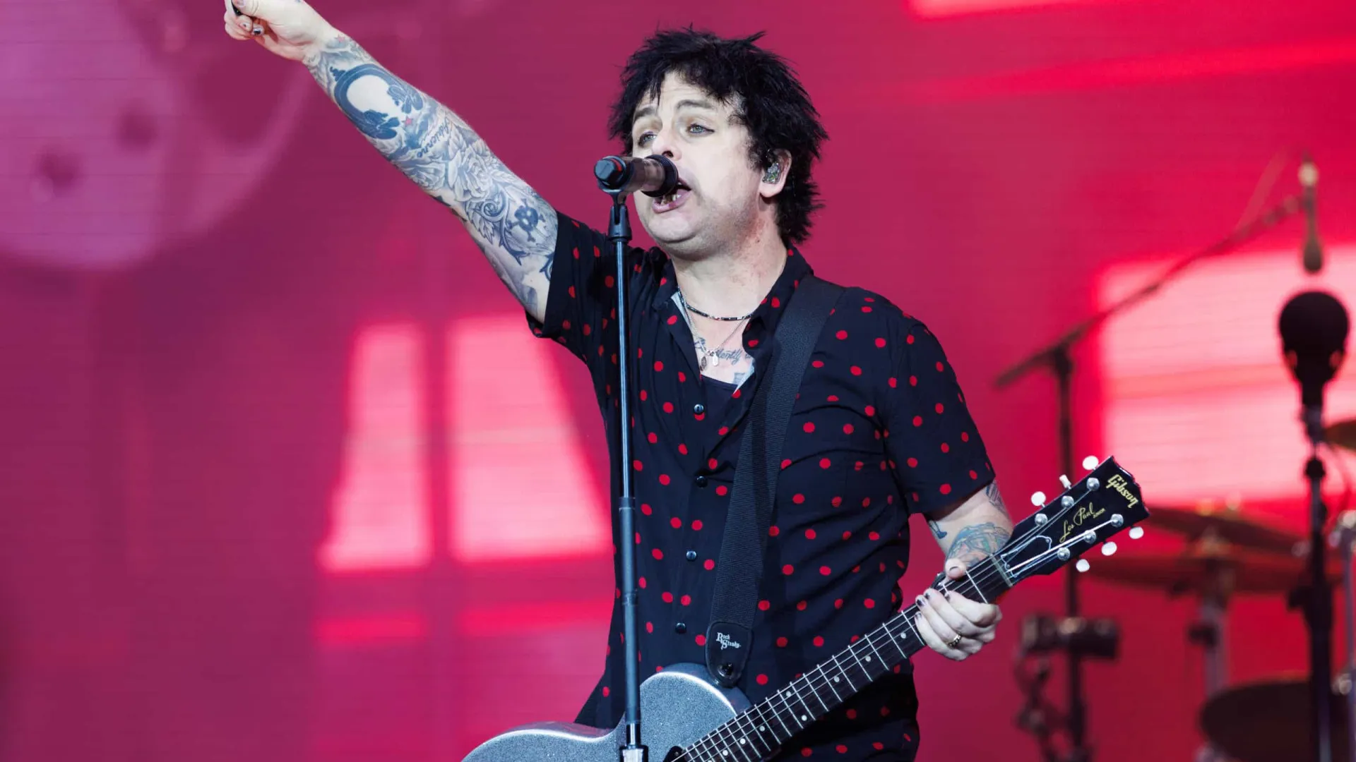 Vocalista do Green Day chama Trump de 'idiota completo' e critica postura política do presidente - img